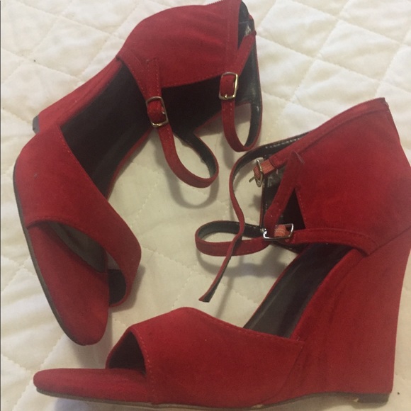 Sandals - Picture 2 of 2